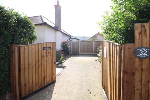 32 Abbey Road, Beeston, Nottingham, NG9 2QF