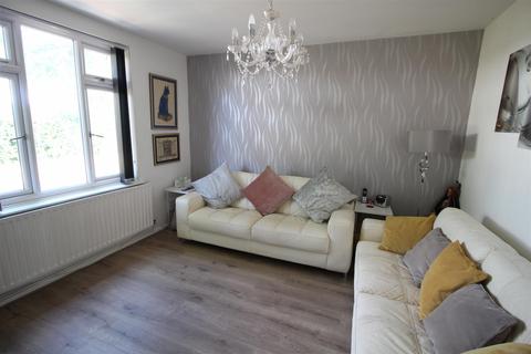 32 Abbey Road, Beeston, Nottingham, NG9 2QF