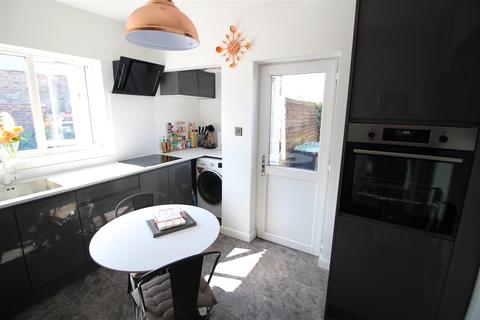 32 Abbey Road, Beeston, Nottingham, NG9 2QF