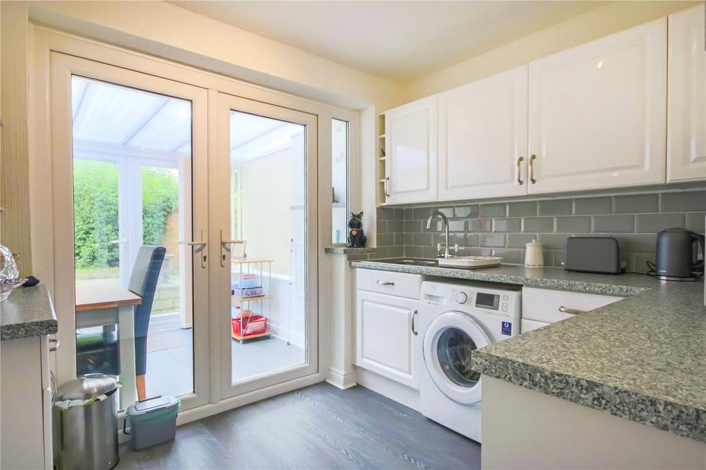 Knightswood, Birch Hill, Bracknell, RG12 2 bed bungalow £300,000