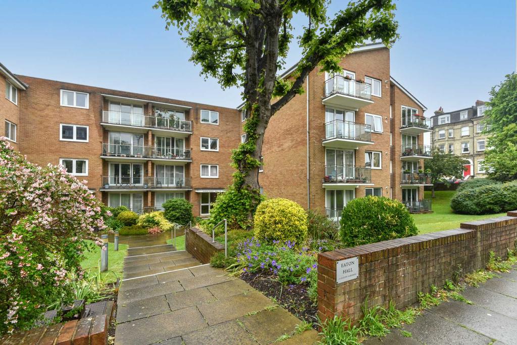 Eaton Hall, Eaton Gardens, Hove 2 bed flat £1,400 pcm (£323 pw)