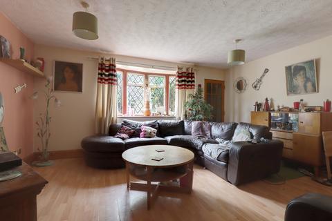 28 Sandy Close, Great Linford, Milton Keynes, MK14 5EE