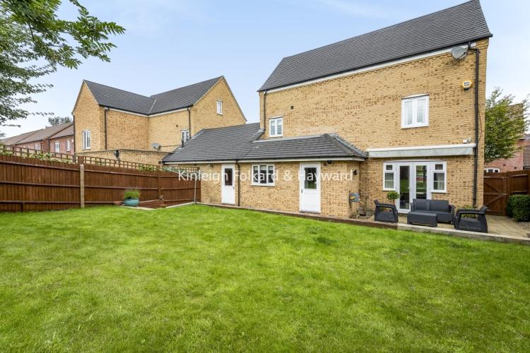 Waratah Drive Chislehurst BR7 4 bed house £2,600 pcm (£600 pw)