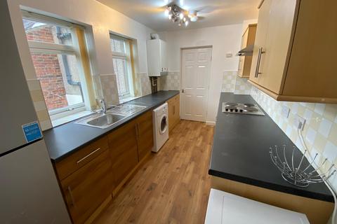 6 bedroom maisonette to rent, Helmsley Road, Sandyford, Newcastle Upon Tyne NE2