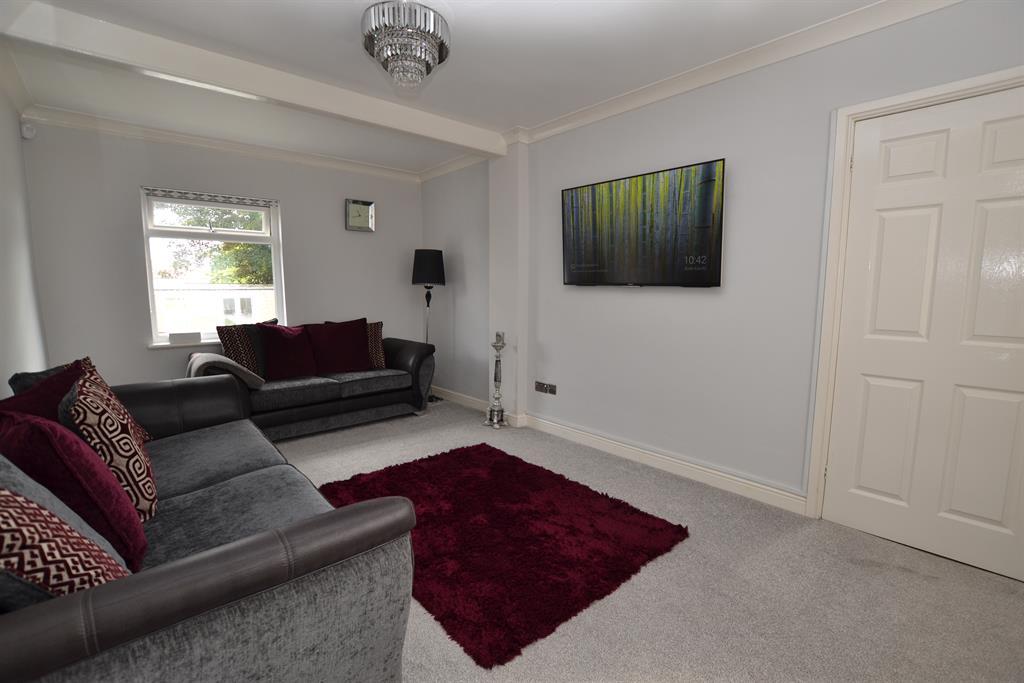 Finlay Road, Gloucester, GL4 6TP 3 bed semidetached house £1,150 pcm (£265 pw)
