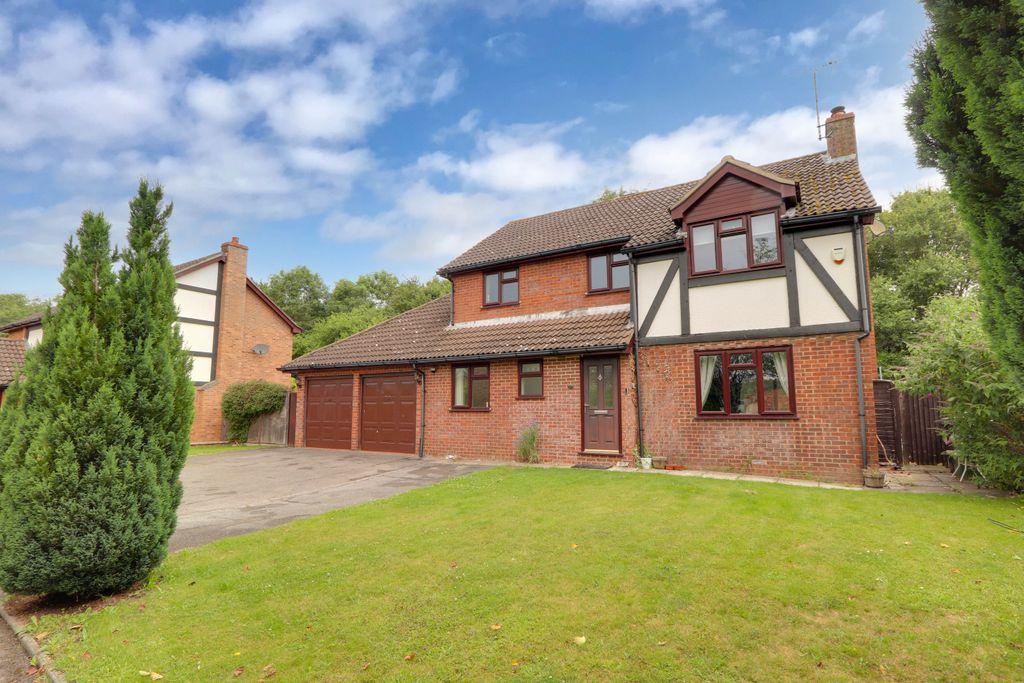 Thyme Close, Chineham, BASINGSTOKE... 5 bed detached house - £650,000