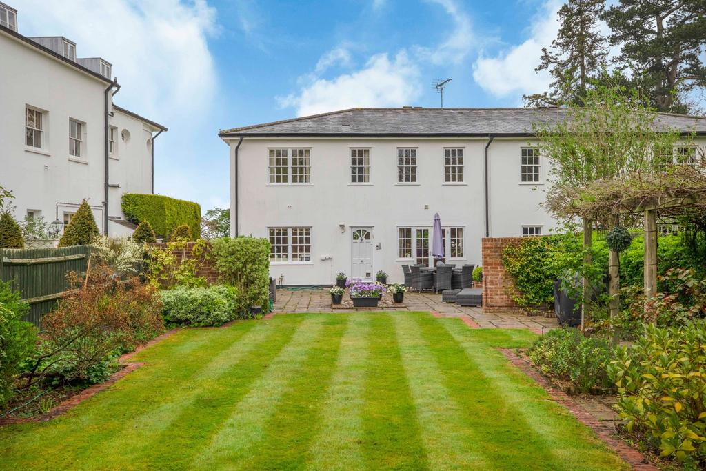 Woodhill House, Kentish Lane, Brookmans Park, AL9 4 bed mews for sale