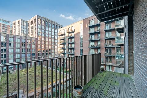 3 bedroom flat to rent, Ambassador Building, Embassy Gardens, London, SW11