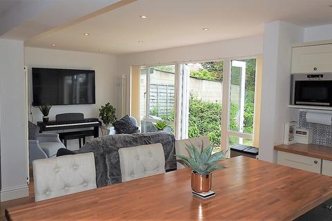 44 Waverley Road, Epsom, KT17 2LT