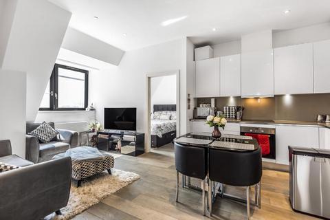 2 bedroom apartment to rent, Verona Apartments,  Slough,  SL1