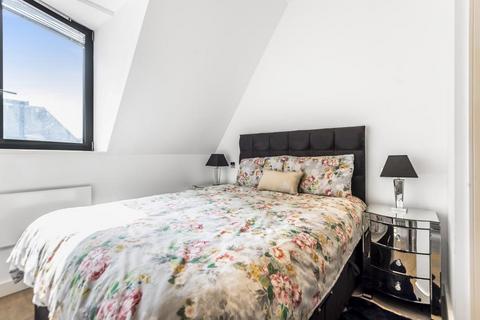 2 bedroom apartment to rent, Verona Apartments,  Slough,  SL1