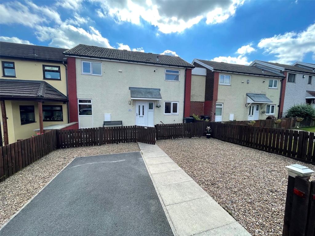 Church Close, Illingworth, Halifax, HX2 3 bed terraced house - £130,000