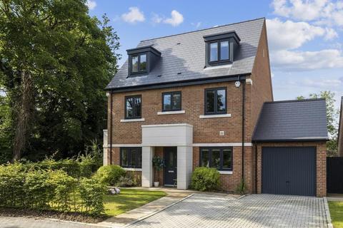 9 Carleton Avenue, East Molesey, KT8 0AL