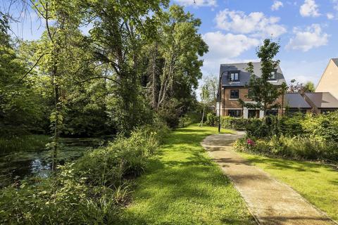 9 Carleton Avenue, East Molesey, KT8 0AL