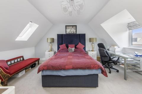 9 Carleton Avenue, East Molesey, KT8 0AL