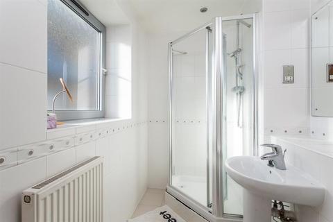 14 Warrior Close, London, SE28 0NL