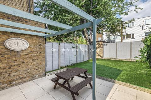 3 Aislibie Road, London, SE12 8QH