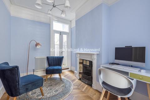 3 Aislibie Road, London, SE12 8QH