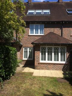 3 bedroom terraced house to rent, Walled Garden Close, Beckenham BR3