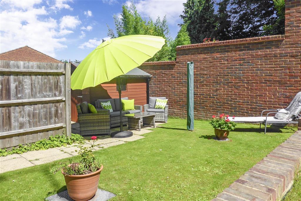 Brancaster Grove, Ashtead, Surrey 3 bed semidetached house £292,500