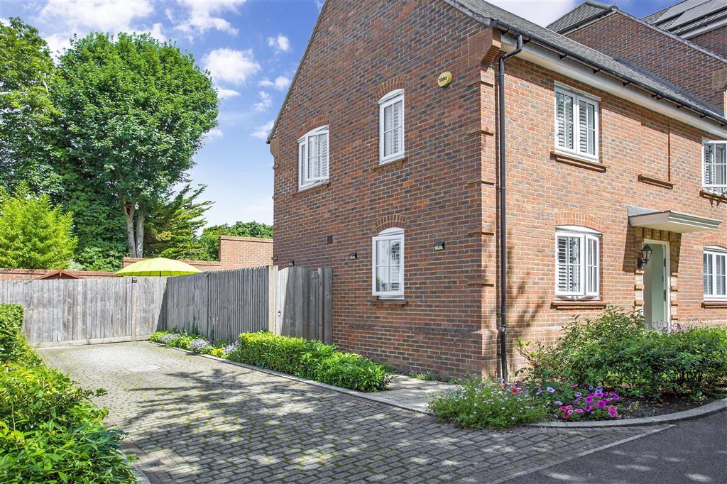 Brancaster Grove, Ashtead, Surrey 3 bed semidetached house £292,500