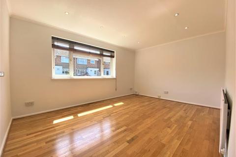 8 Finians Close, Uxbridge, UB10 9NW