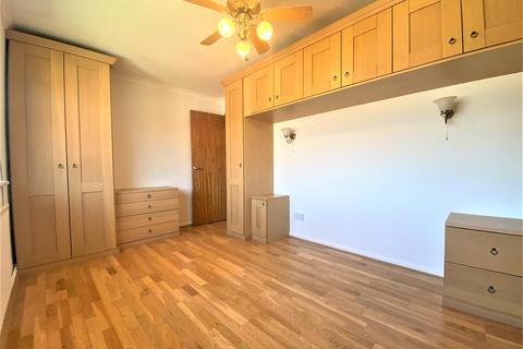 8 Finians Close, Uxbridge, UB10 9NW