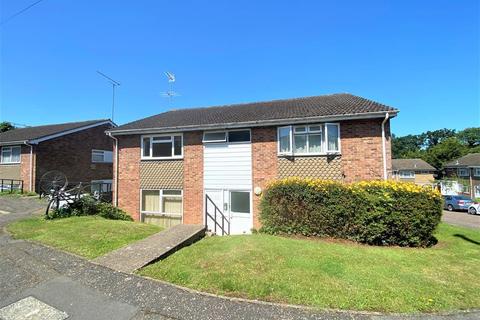 8 Finians Close, Uxbridge, UB10 9NW