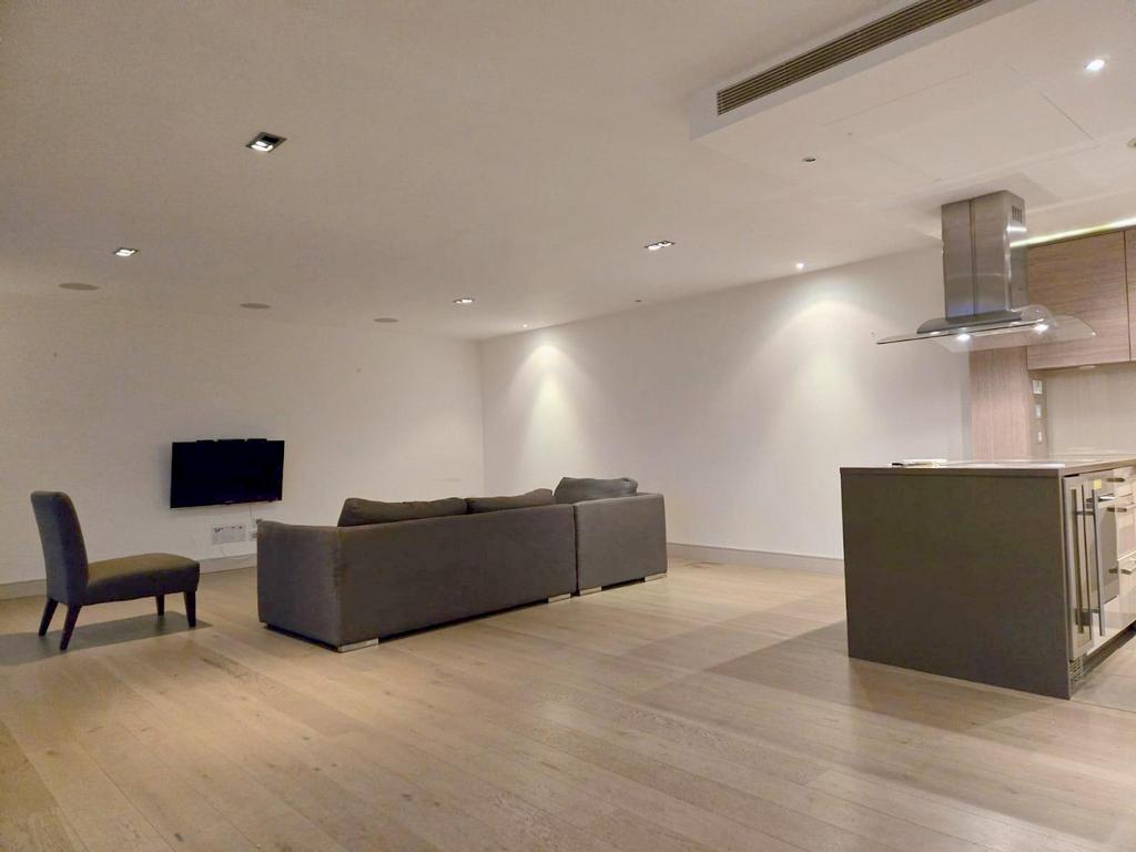 3 Bedroom 2 Bathroom Sub-Penthouse Apartment with