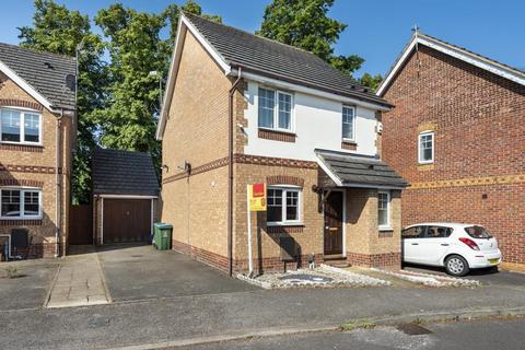 3 bedroom detached house to rent, Rivetts Close,  Aylesbury,  HP21