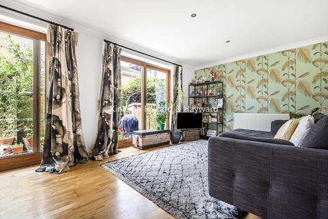 Flat 3, Kashmir House, 66 Gibbon Road, London, SE15 3XE