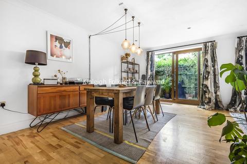 Flat 3, Kashmir House, 66 Gibbon Road, London, SE15 3XE