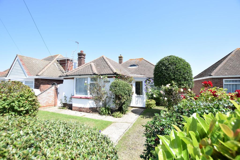 Gainsford Avenue, ClactononSea 2 bed detached bungalow £310,000