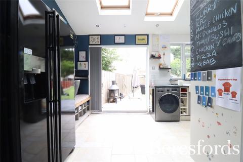 11 Elmer Gardens, Rainham, RM13 7BS