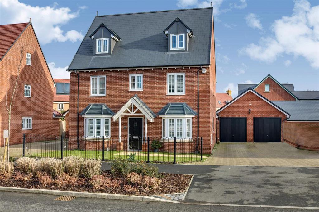 Elizabeth Gardens, Rochford, SS4 5 bed detached house £600,000