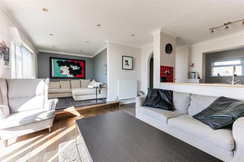 109 Chalkwell Esplanade, Westcliff-on-sea, SS0 8JJ