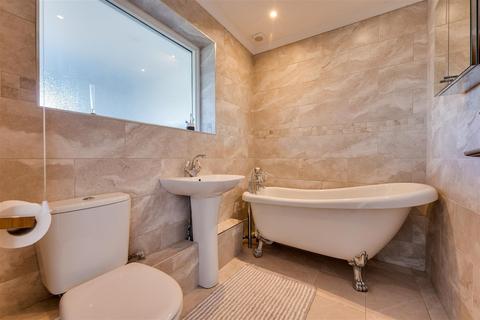 109 Chalkwell Esplanade, Westcliff-on-sea, SS0 8JJ