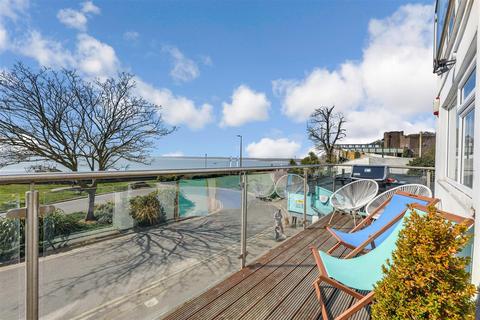 109 Chalkwell Esplanade, Westcliff-on-sea, SS0 8JJ