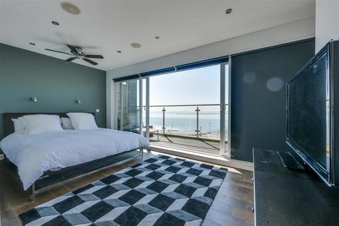 109 Chalkwell Esplanade, Westcliff-on-sea, SS0 8JJ