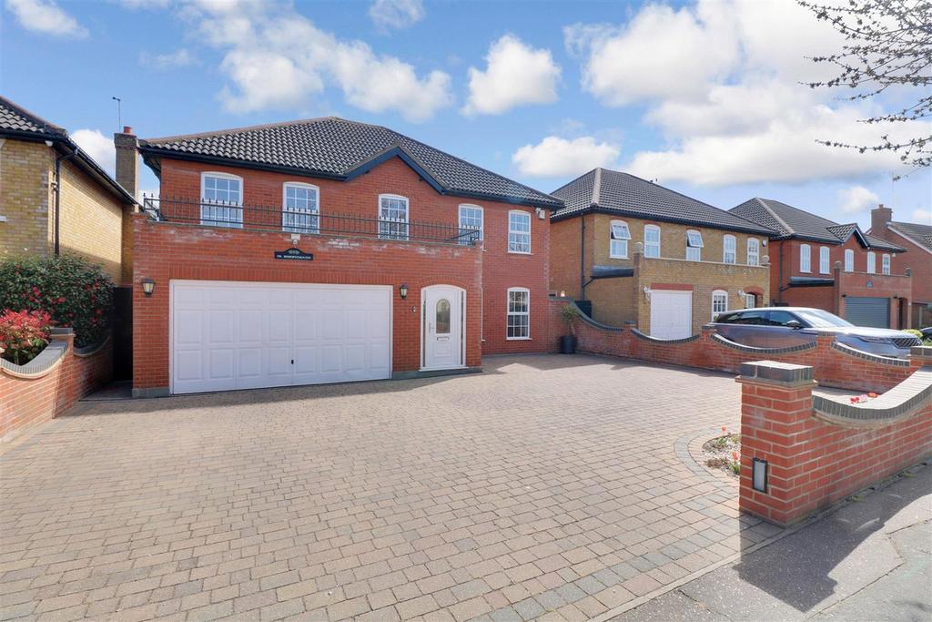 Southendonsea, SS3 5 bed detached house £800,000