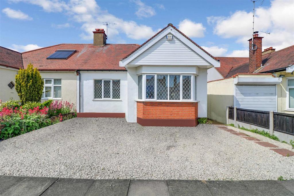 Walsingham Road, Southendonsea, SS2 3 bed semidetached bungalow £