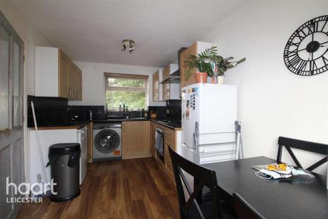 2 bedroom semi-detached house to rent, Alcott Close, Leicester