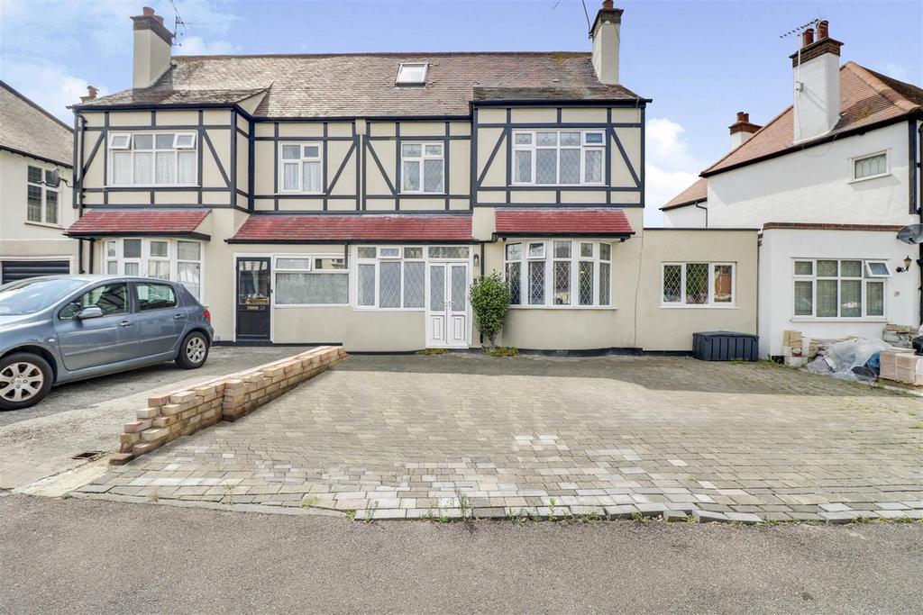 Mayfield Avenue, Southendonsea, SS2 4 bed semidetached house £475,000