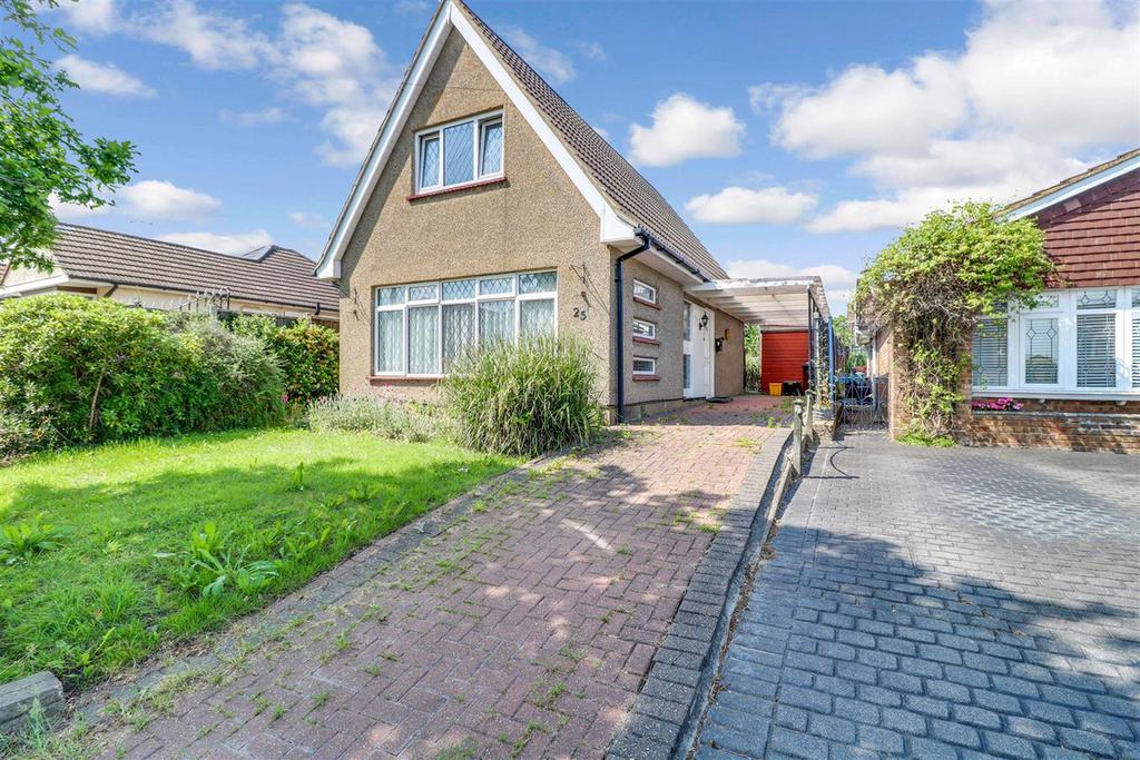 Oakfield Road, Benfleet, SS7 2 bed detached house £375,000