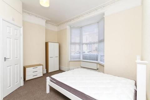 1 bedroom in a house share to rent, 145 West Parade