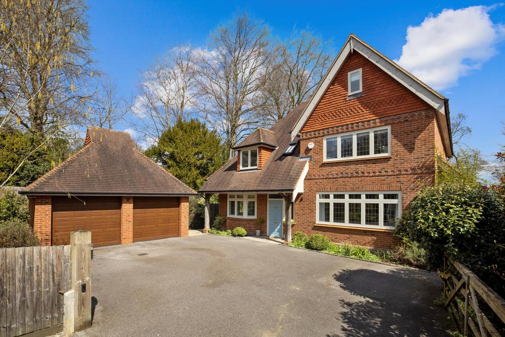 Mark Way, Godalming, Surrey, GU7 4 bed detached house £1,900,000