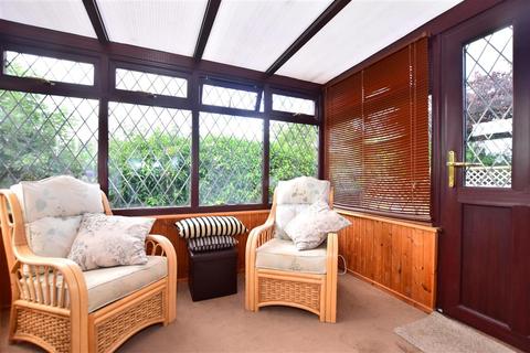21 Bradbourne Way, Pitsea, Basildon, SS13 2DW