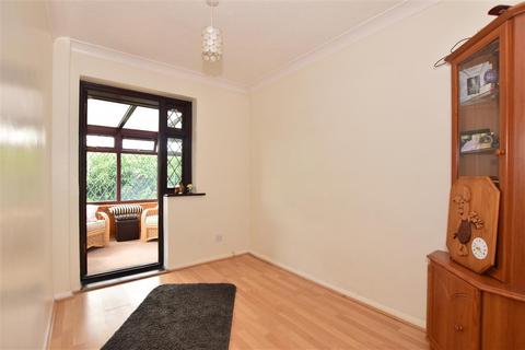 21 Bradbourne Way, Pitsea, Basildon, SS13 2DW