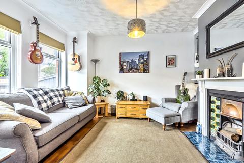 25 Bridge Road, Park Gate, Southampton, SO31 7GD