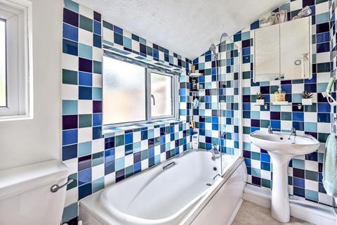 25 Bridge Road, Park Gate, Southampton, SO31 7GD